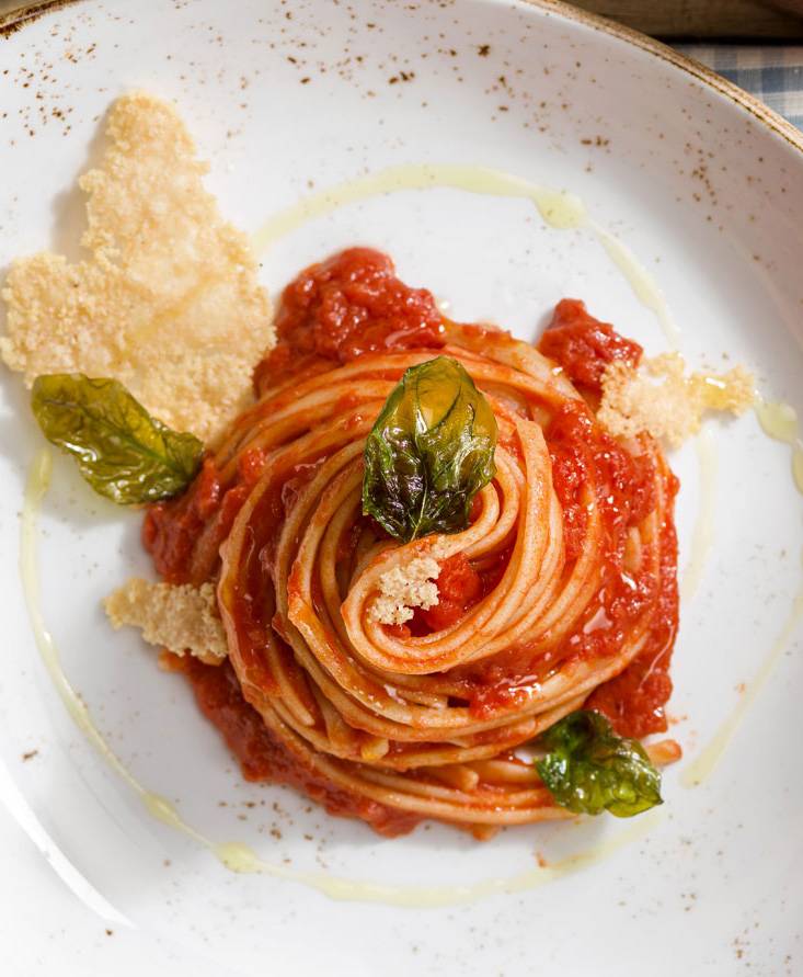 LINGUINE WITH TOMATO SAUCE, PARMESAN WAFERS AND FRIED BASIL | USA